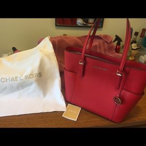 MICHAEL KORS Jet Set Travel Large Tote Bright Red